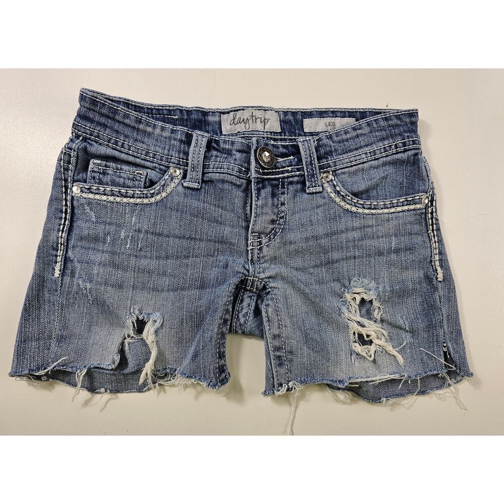 Daytrip leo size 26 raw hem cut off upcycled Denim destroyed shorts y2k 90s